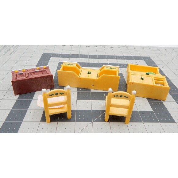 Sylvanian Families Calico Critters Kozy Kitchen Epoch Replacements Incomplete - Picture 9 of 9